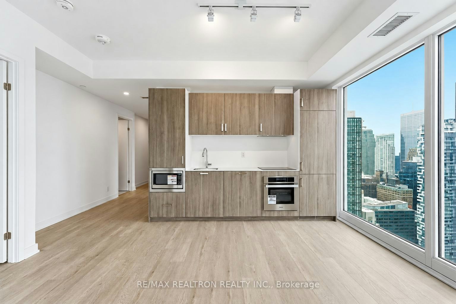 4711-88 Queen Street E, Toronto, ON, M5C 0B6 - 3