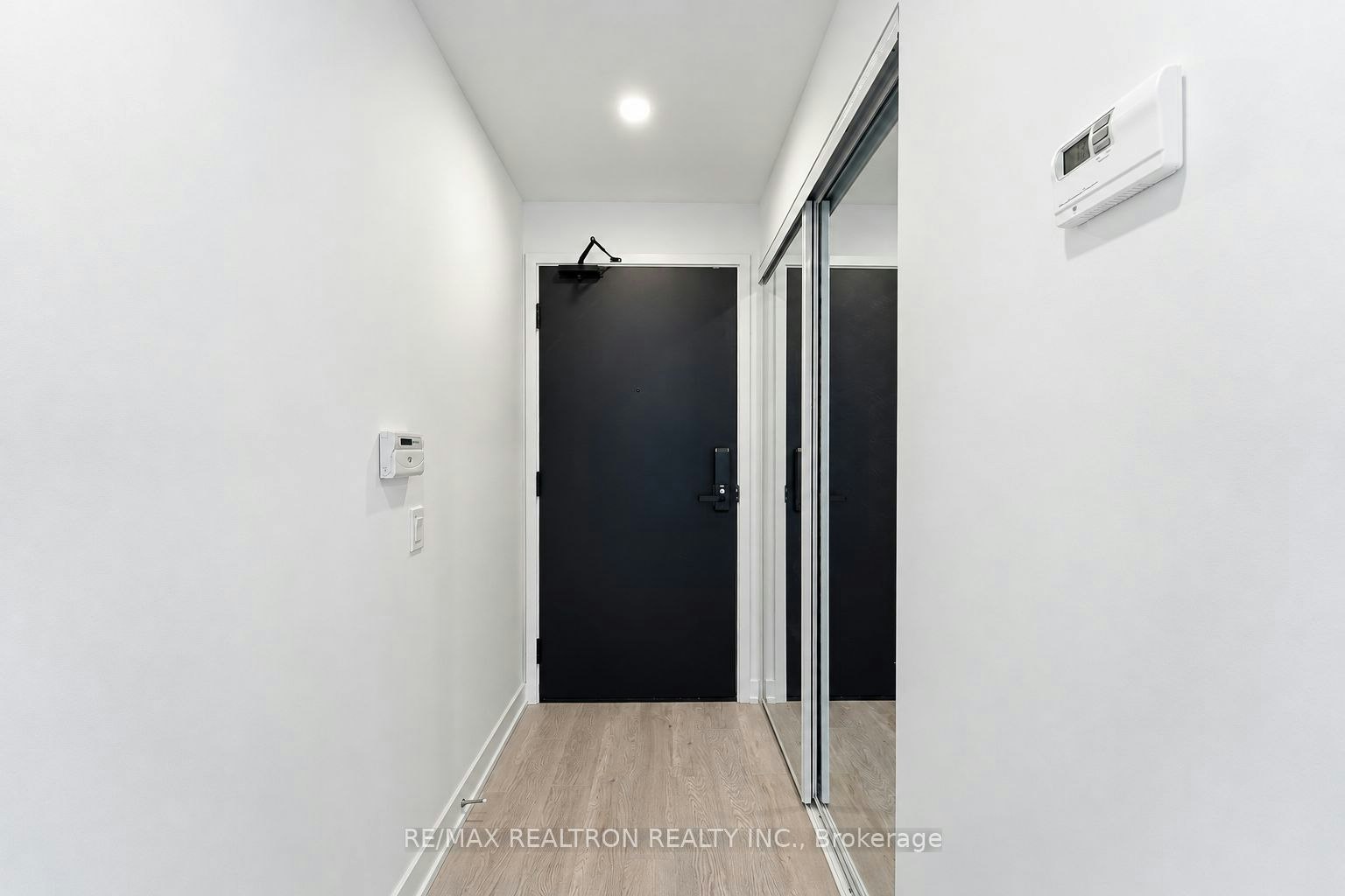 4711-88 Queen Street E, Toronto, ON, M5C 0B6 - 8