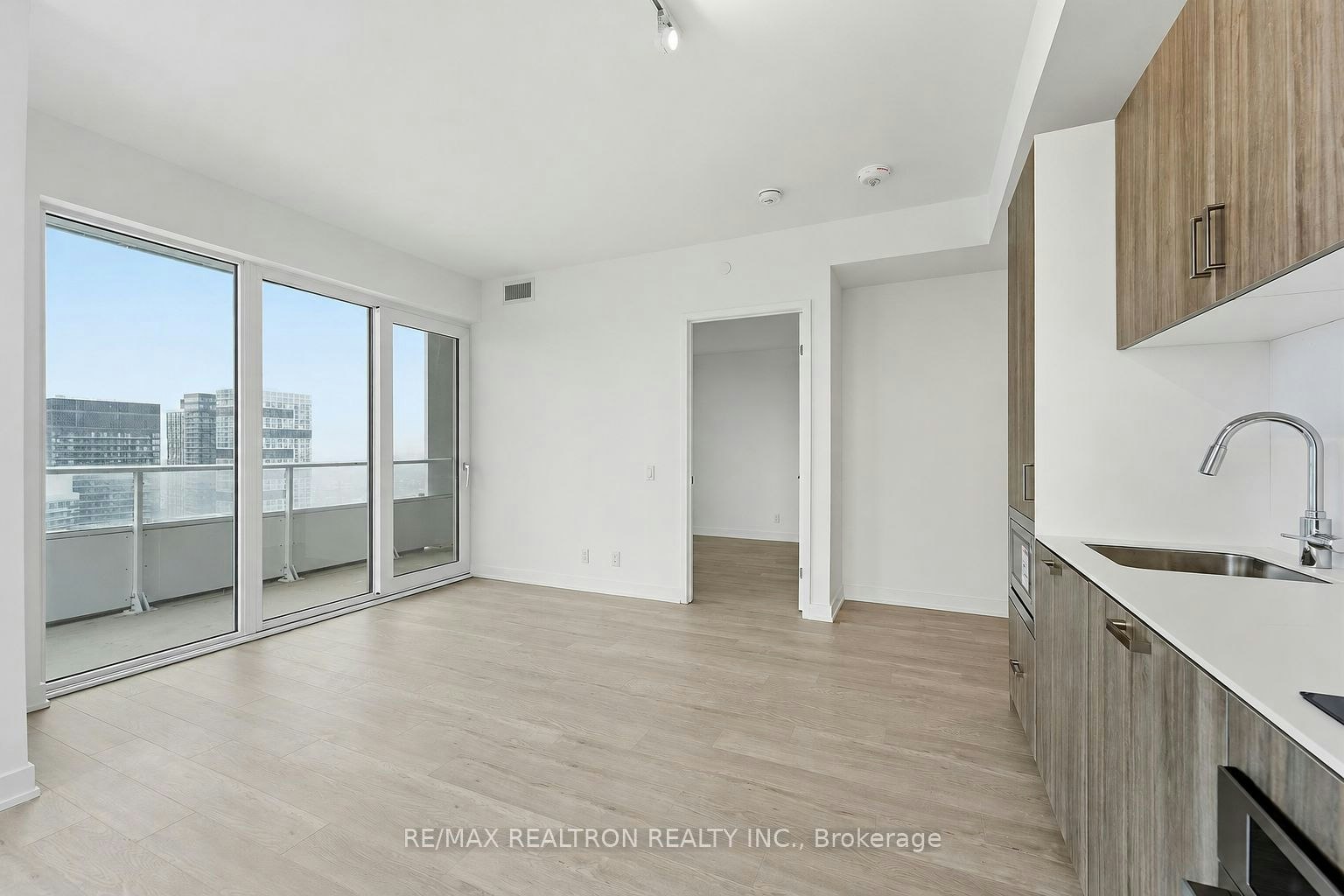 4711-88 Queen Street E, Toronto, ON, M5C 0B6 - 4