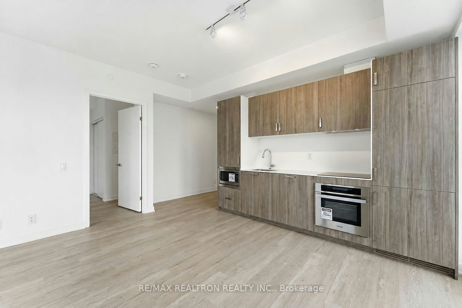 4711-88 Queen Street E, Toronto, ON, M5C 0B6 - 6