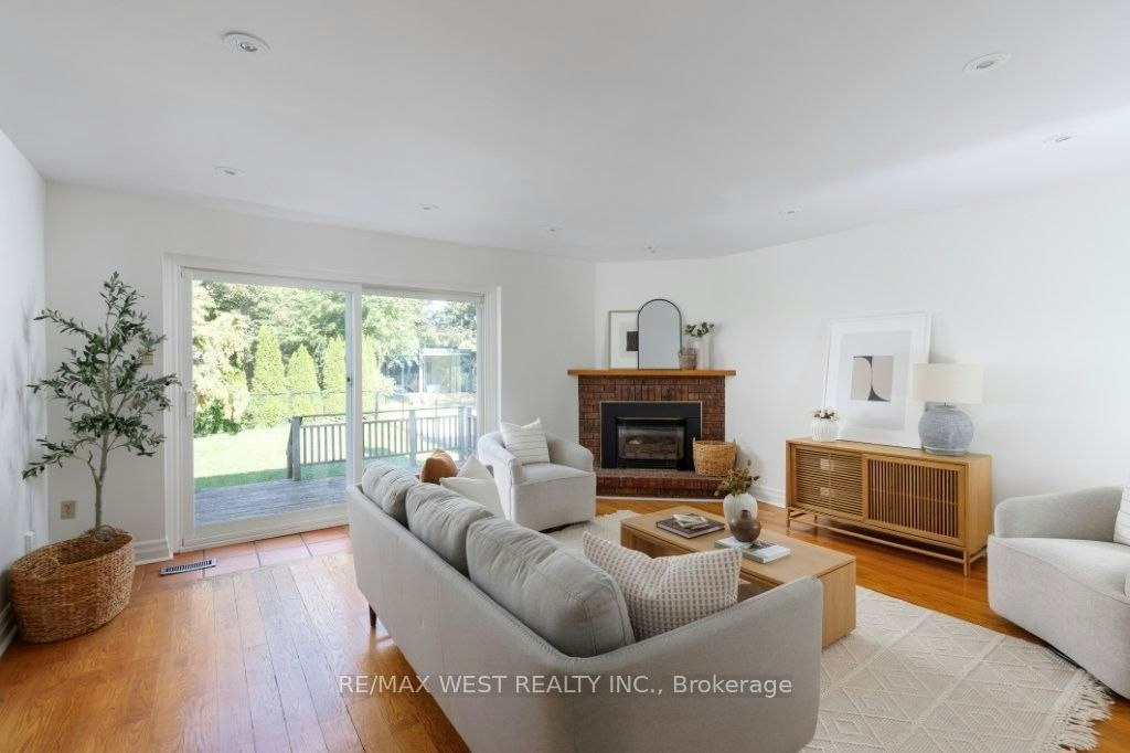 256 Erskine Avenue - 2