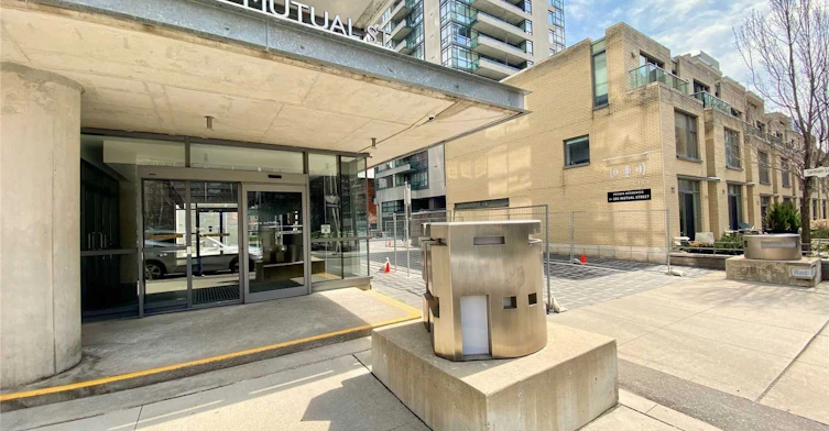 1703-285 Mutual Street, Toronto, ON, M4Y 3C5 - 3