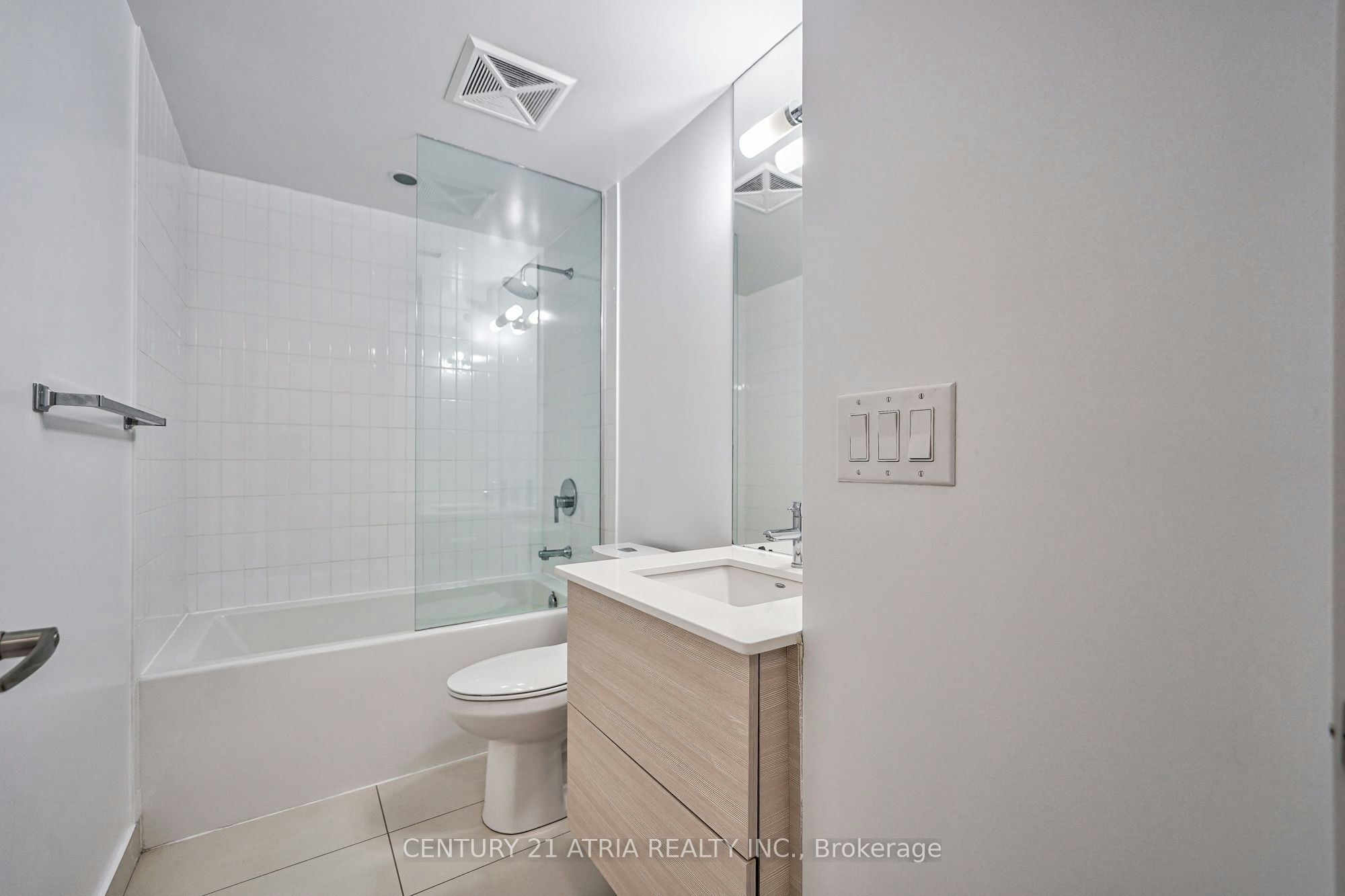 1003-210 Simcoe Street, Toronto, ON, M5T 0A9 - 11