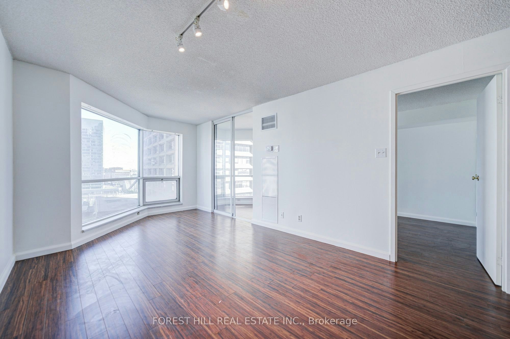 1810-10 Yonge Street, Toronto, ON, M5E 1R4 - 6