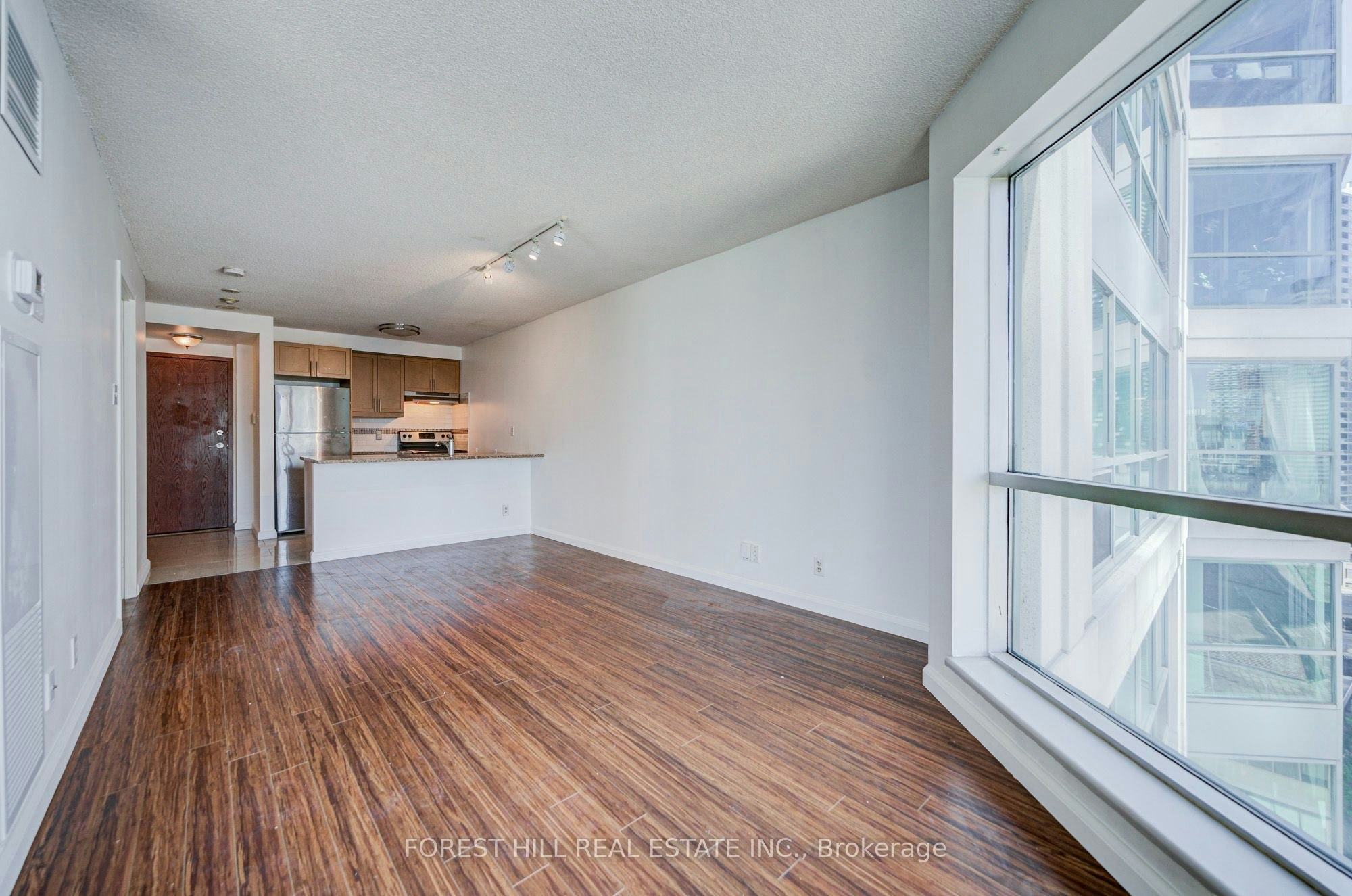 1810-10 Yonge Street, Toronto, ON, M5E 1R4 - 2