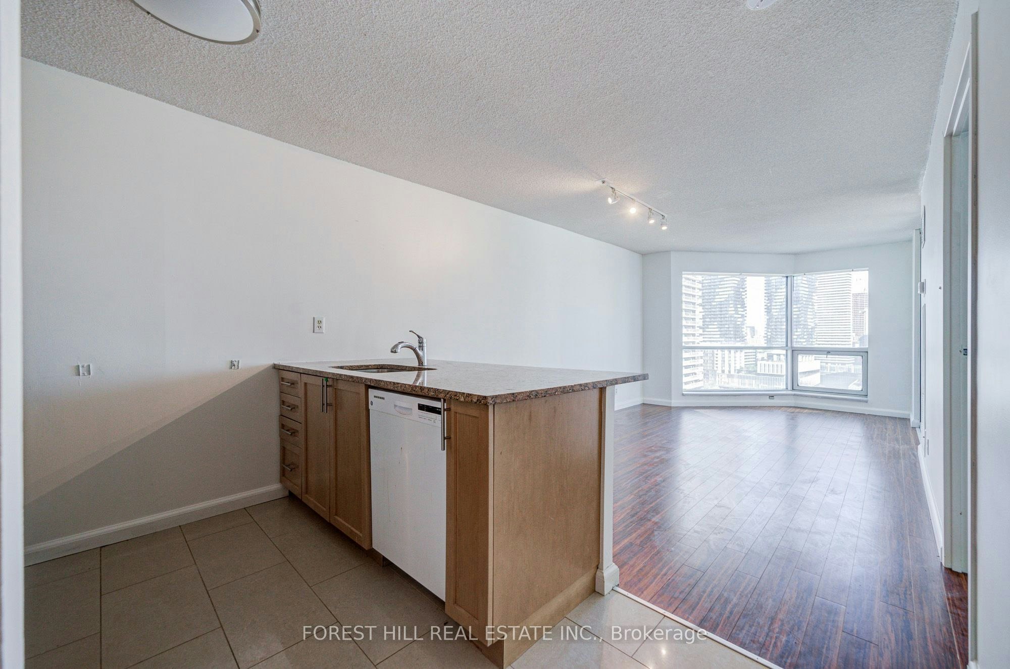 1810-10 Yonge Street, Toronto, ON, M5E 1R4