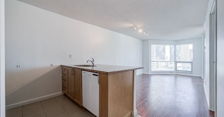 1810-10 Yonge Street, Toronto, ON, M5E 1R4