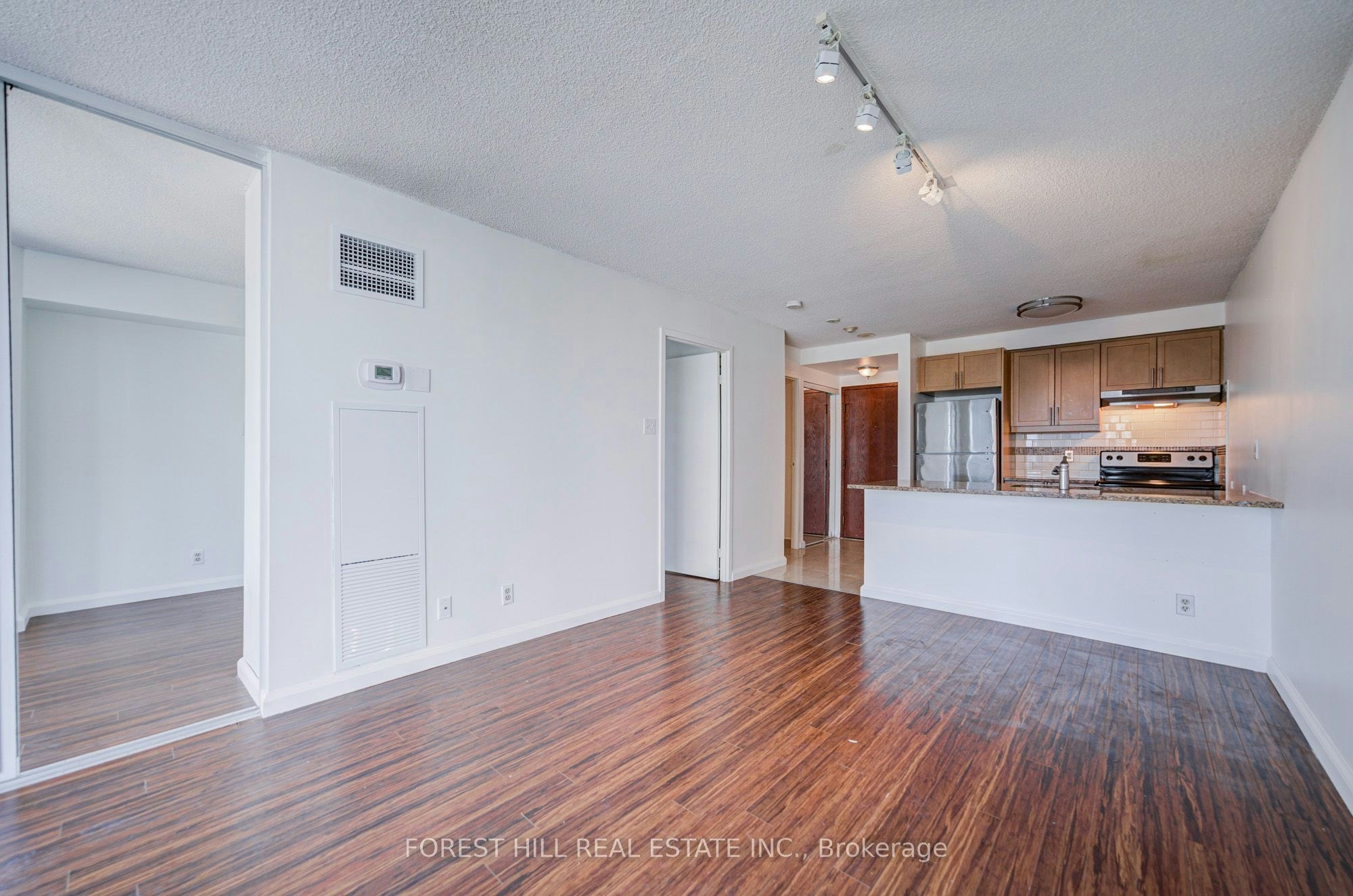 1810-10 Yonge Street, Toronto, ON, M5E 1R4 - 5