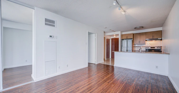 1810-10 Yonge Street, Toronto, ON, M5E 1R4 - 5