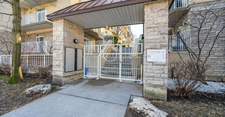 362-32 Stadium Road, Toronto, ON, M5V 3P4 - 3