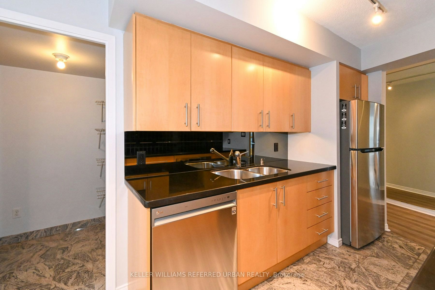 1604-25 The Esplanade N/A, Toronto, ON, M5E 1W5 - 13
