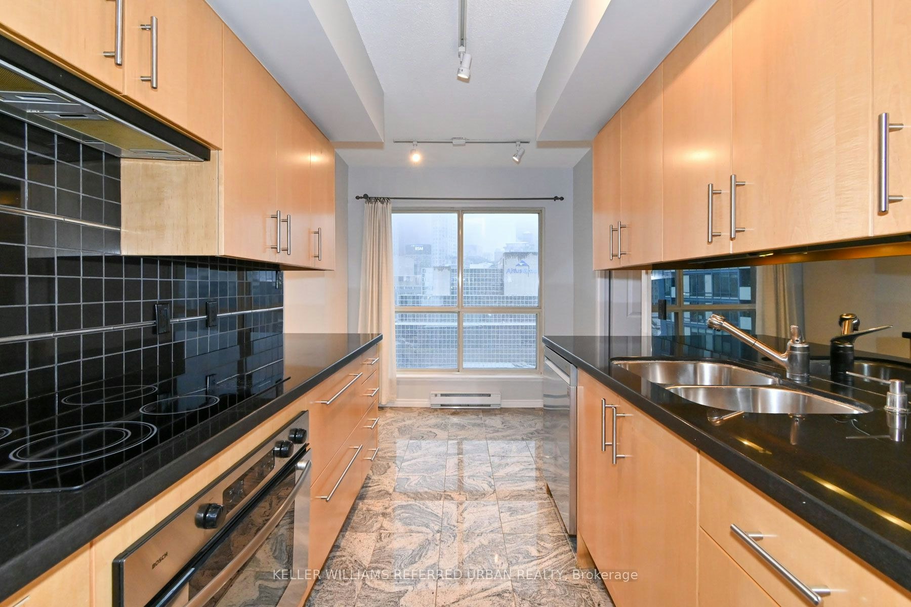 1604-25 The Esplanade N/A, Toronto, ON, M5E 1W5 - 11