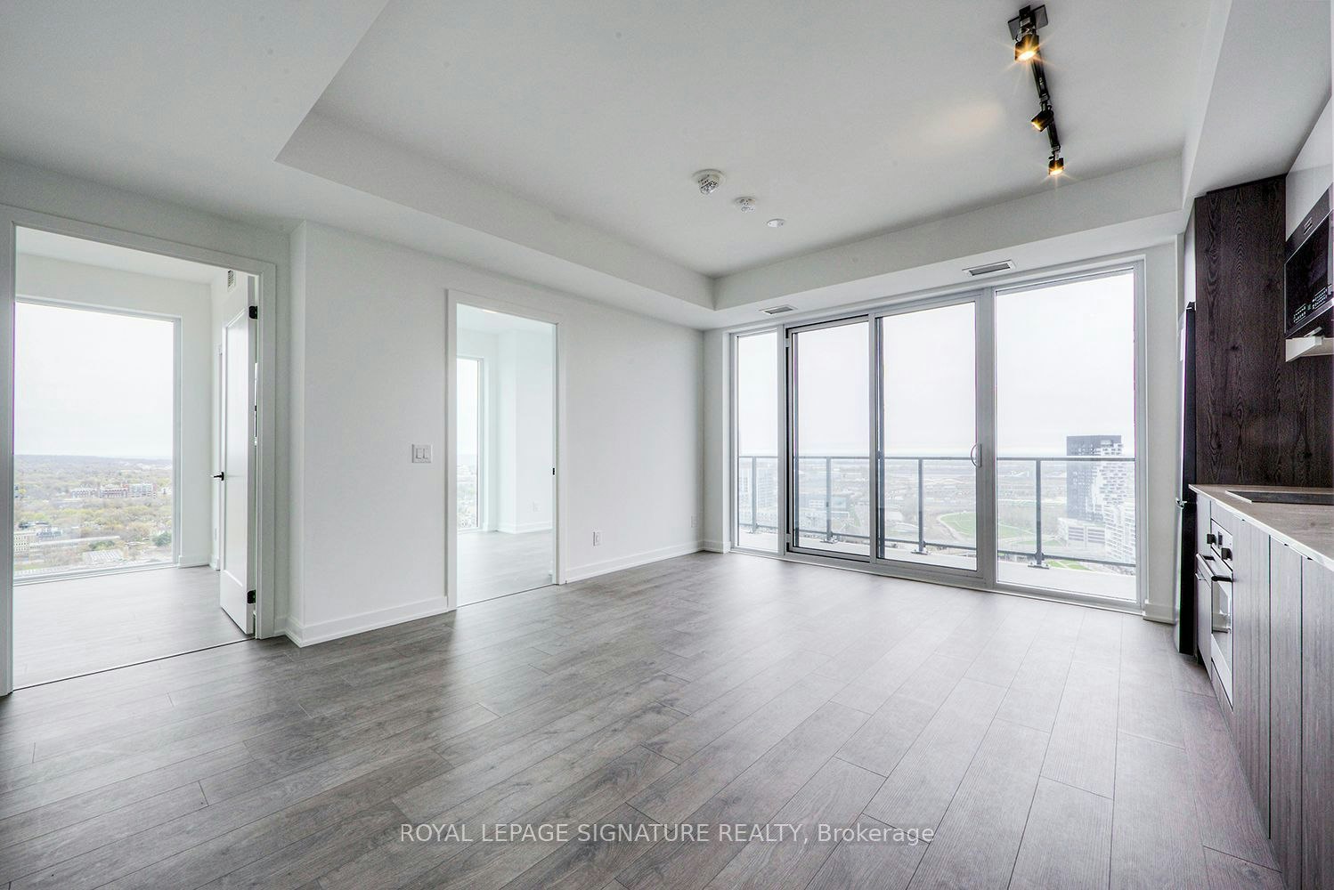 2702-5 Defries Street, Toronto, ON, M5A 0W7 - 2