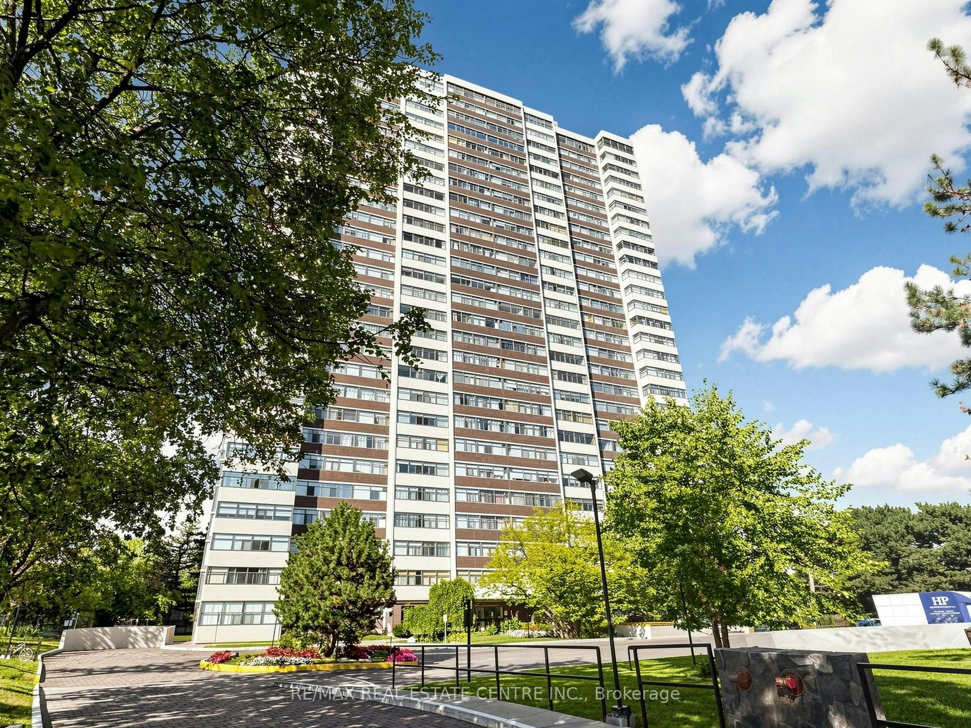 207-100 Antibes Drive, Toronto, ON, M2R 3N1