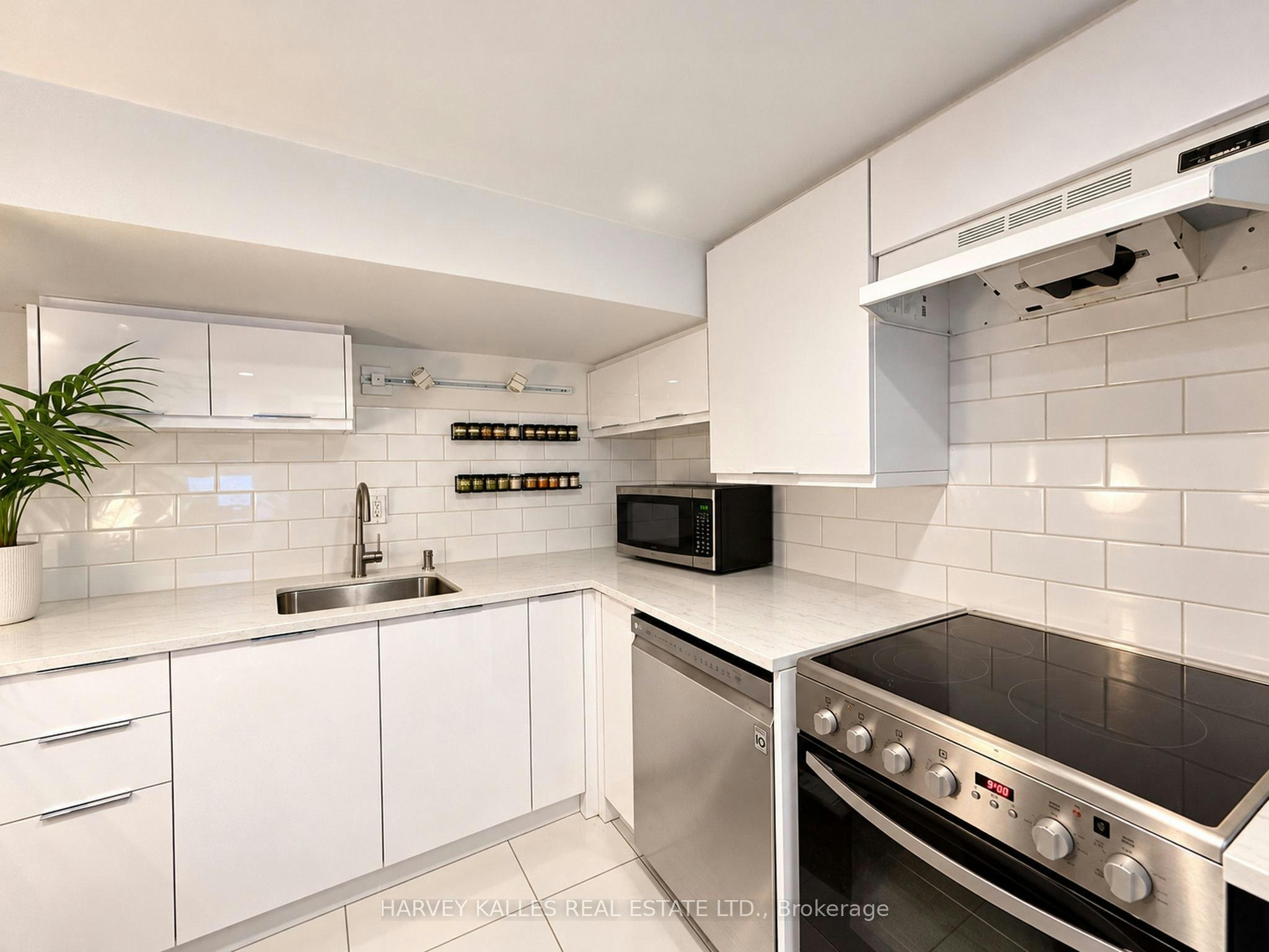 Lower-183 Westmount Avenue, Toronto, ON, M6E 3M6 - 9