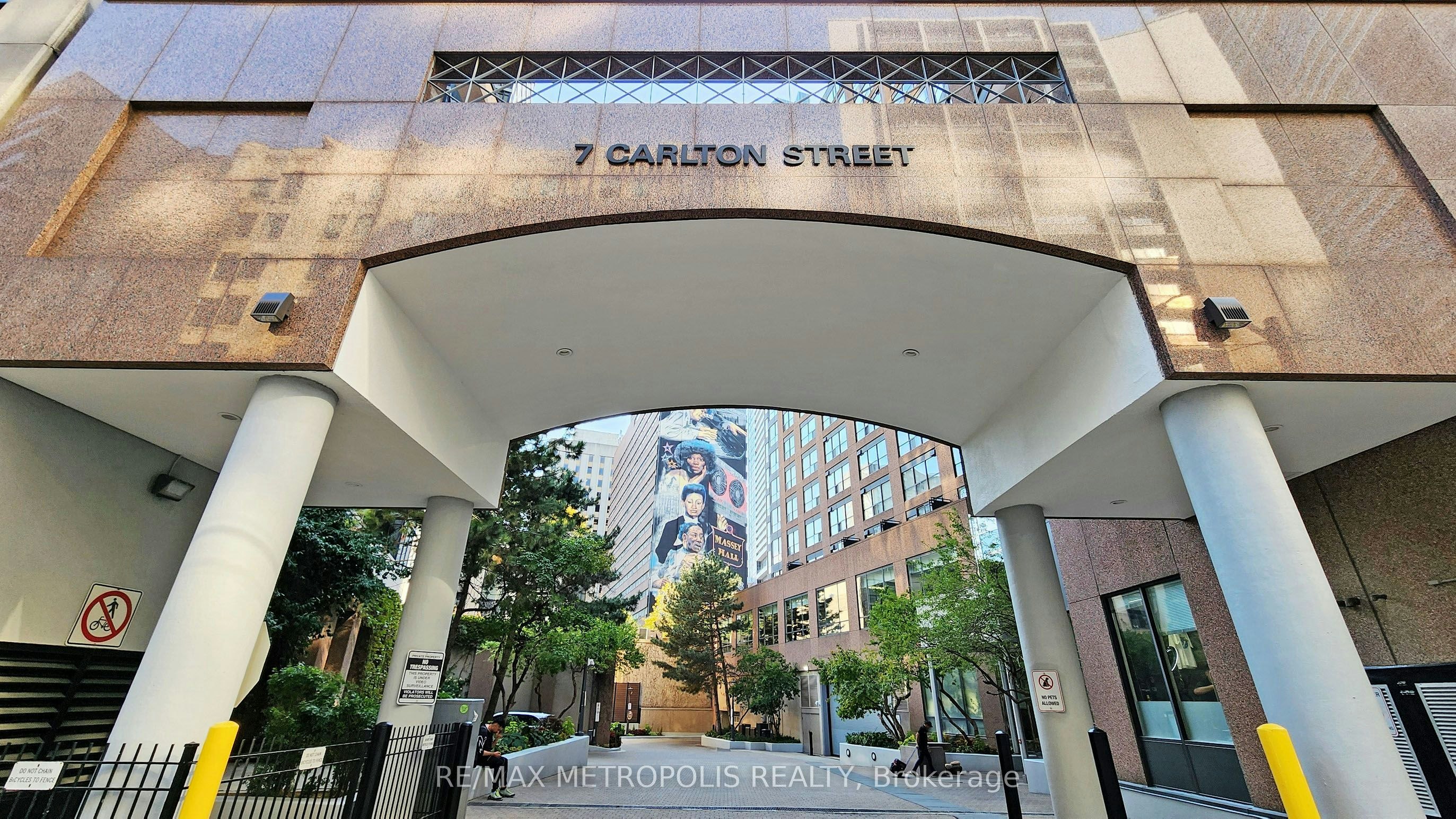 1702-7 Carlton Street, Toronto, ON, M5B 2M3 - 2