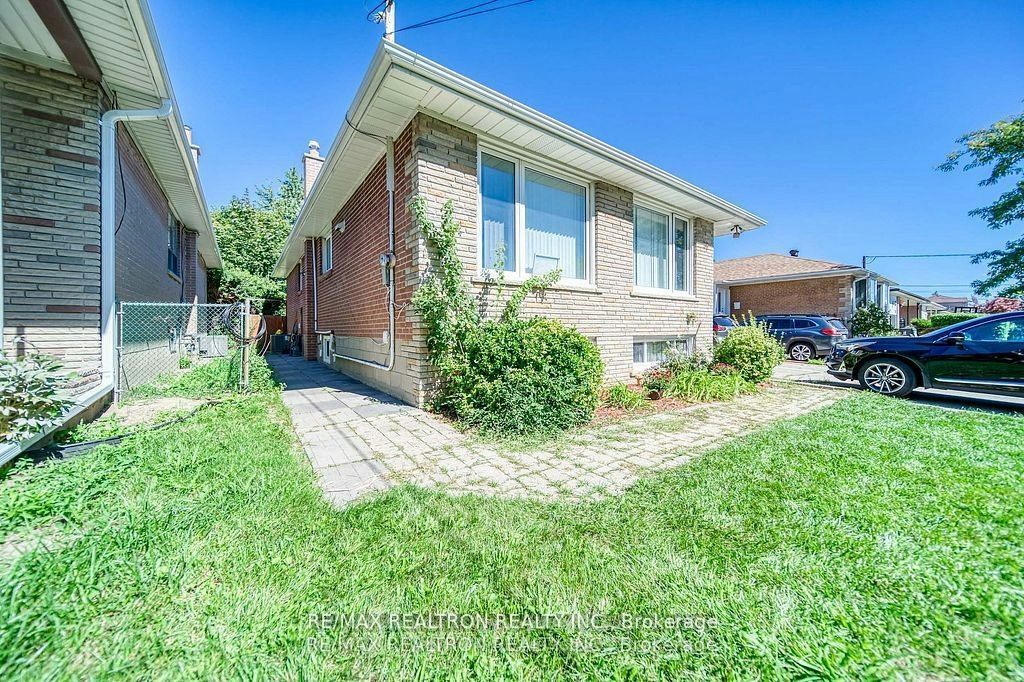 #2-36 Beaver Valley Road, Toronto, ON, M3H 4S1