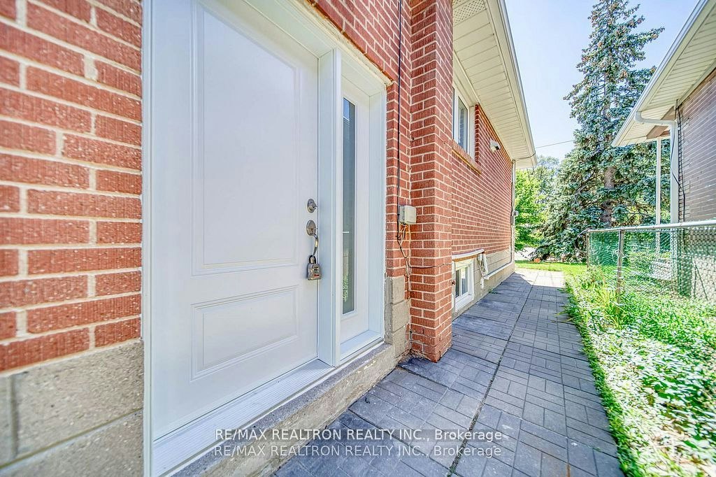 #2-36 Beaver Valley Road, Toronto, ON, M3H 4S1 - 2