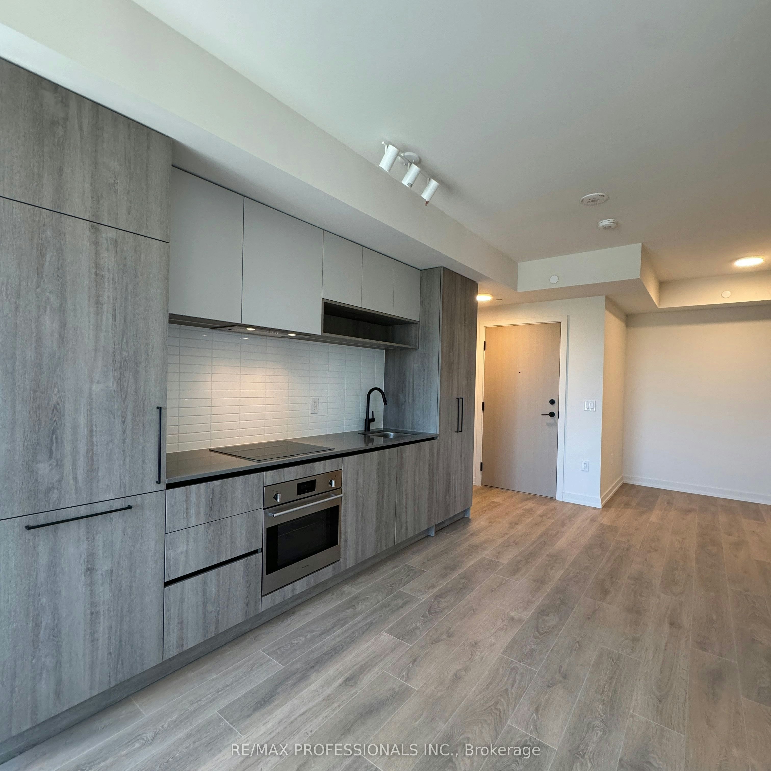 901-181 Sterling Road, Toronto, ON, M6R 2B2 - 4