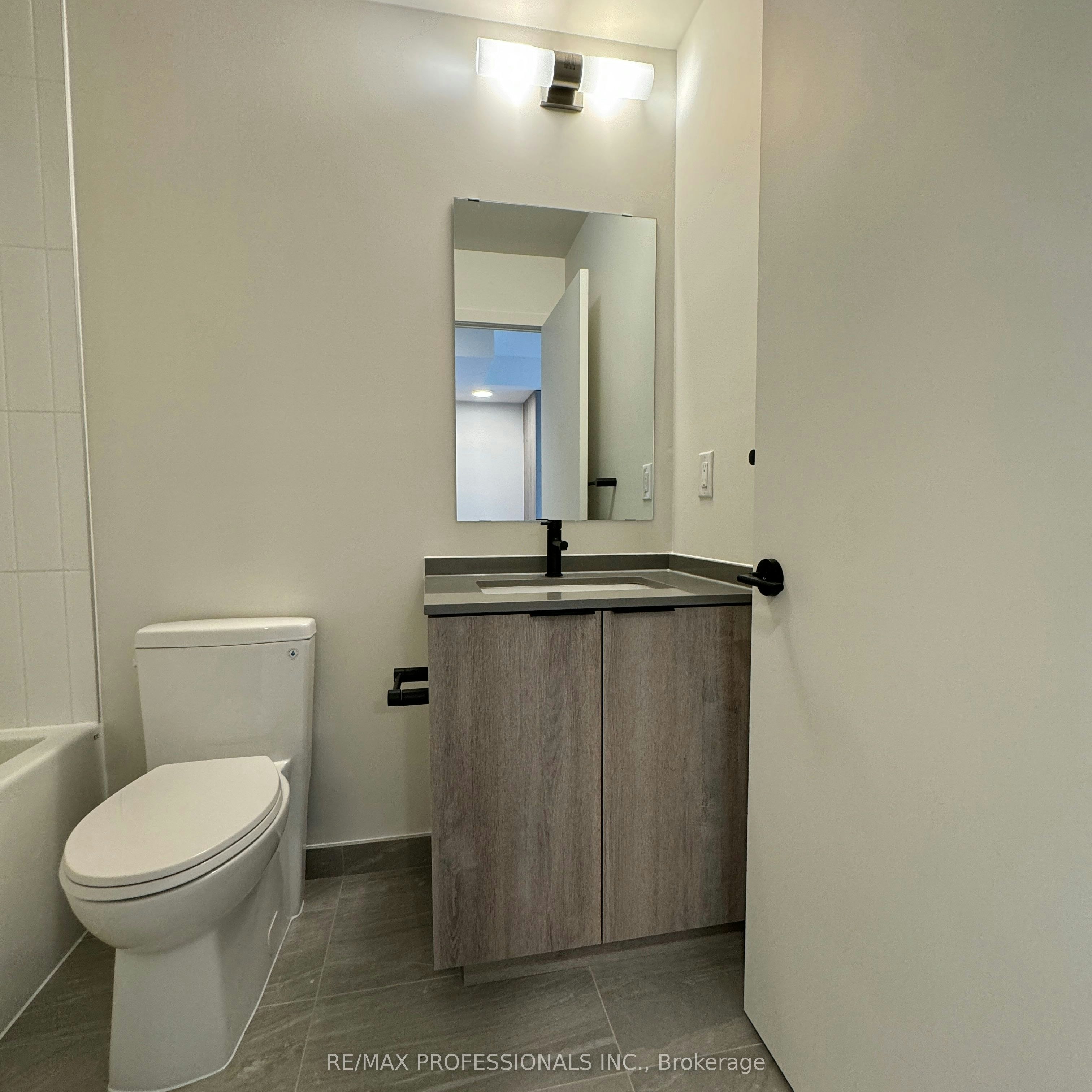 901-181 Sterling Road, Toronto, ON, M6R 2B2 - 7