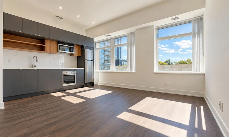 315-111 St Clair Avenue W