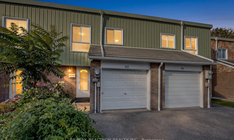 42 Pepper Vine Way