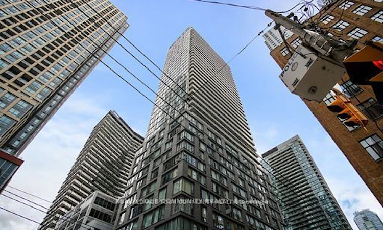 602-101 Peter Street