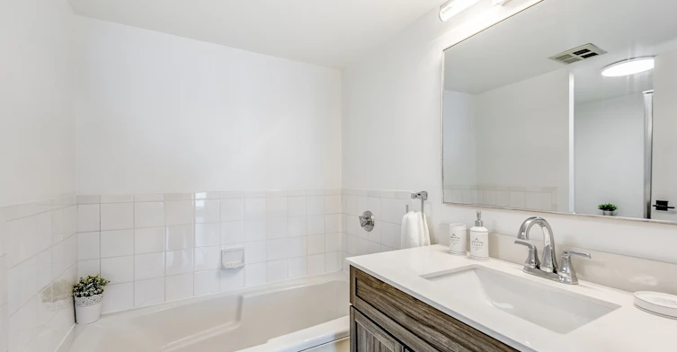 3111-10 Yonge Street, Toronto, ON, M5E 1R4 - 18