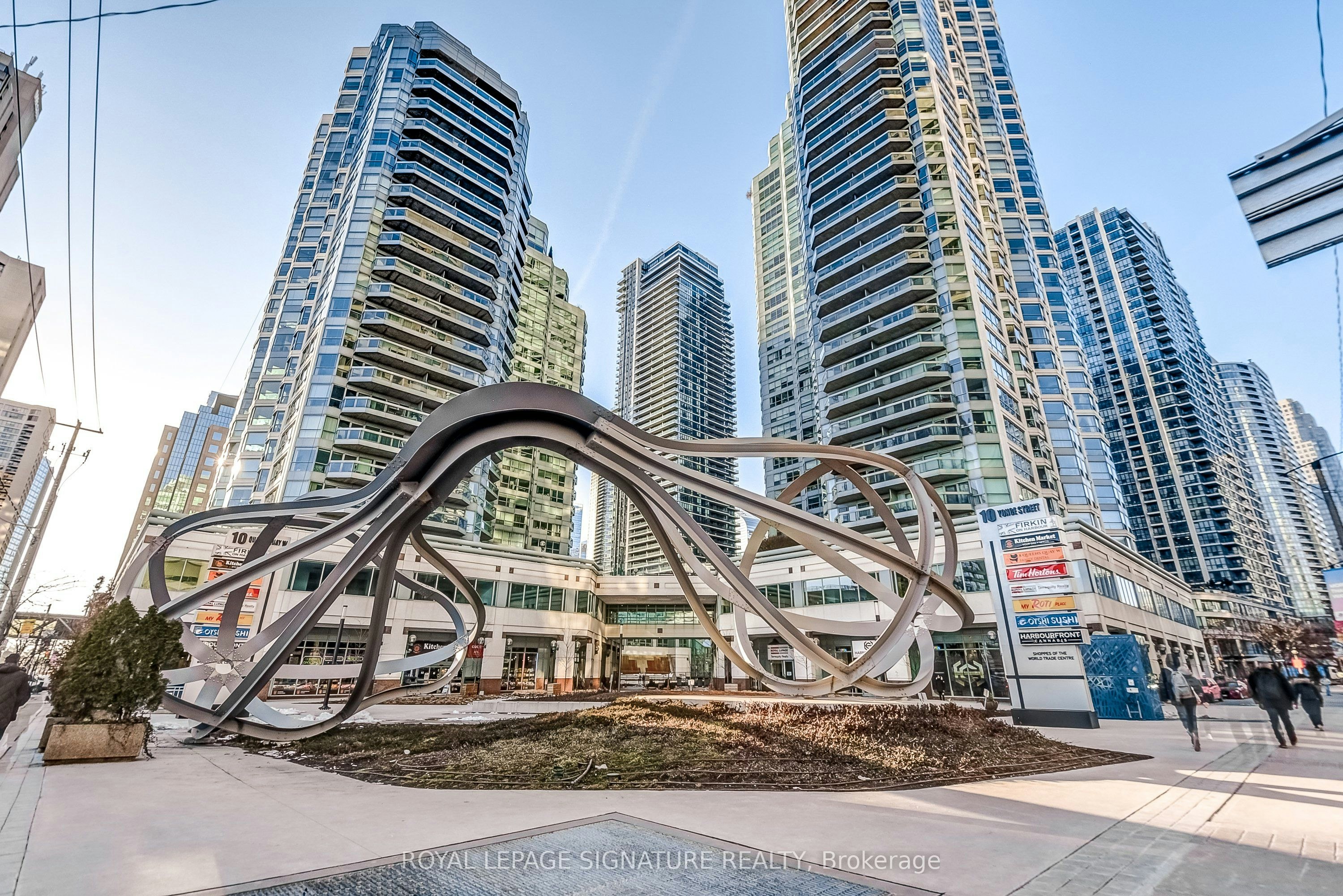 3111-10 Yonge Street, Toronto, ON, M5E 1R4