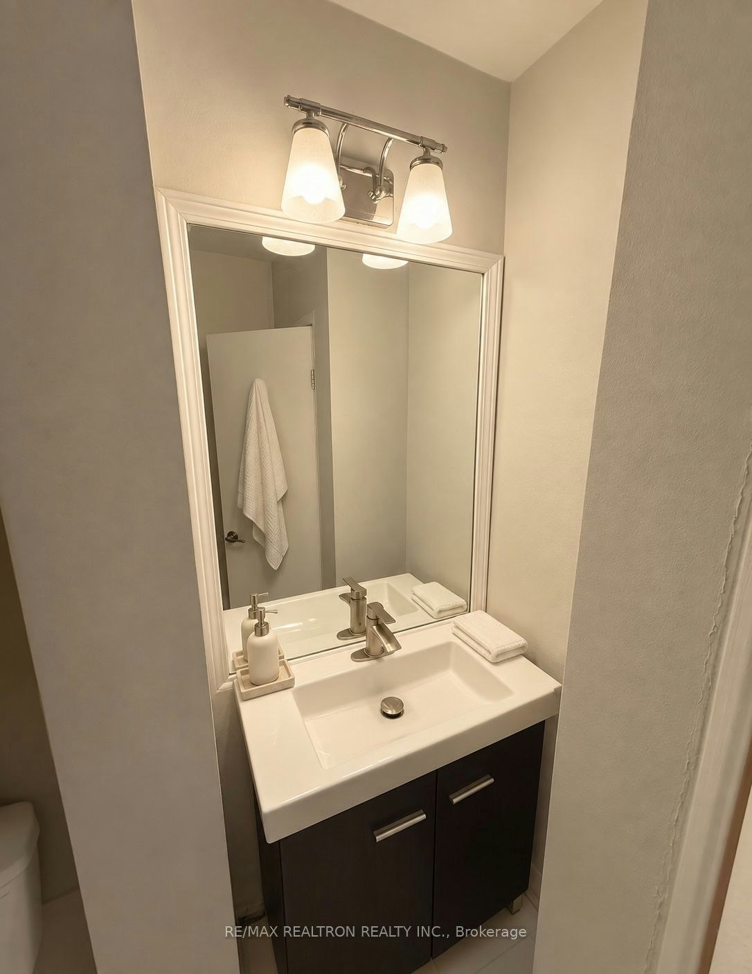 106-2 Ridelle Avenue, Toronto, ON, M6B 1H4 - 5