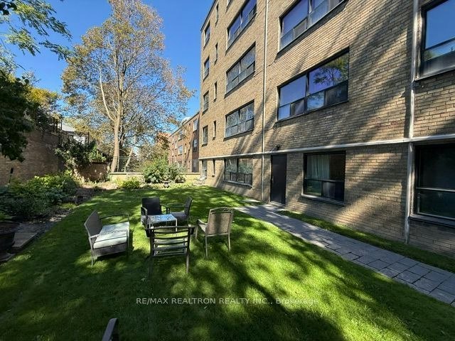 106-2 Ridelle Avenue, Toronto, ON, M6B 1H4 - 12