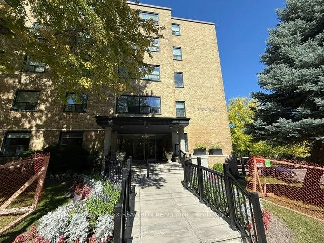 106-2 Ridelle Avenue, Toronto, ON, M6B 1H4 - 10