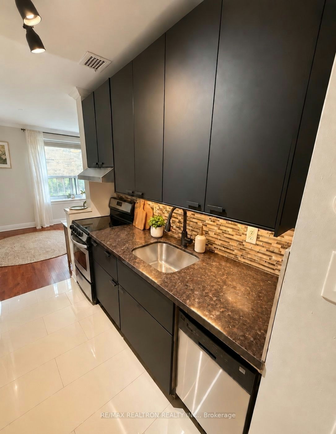 106-2 Ridelle Avenue, Toronto, ON, M6B 1H4 - 8