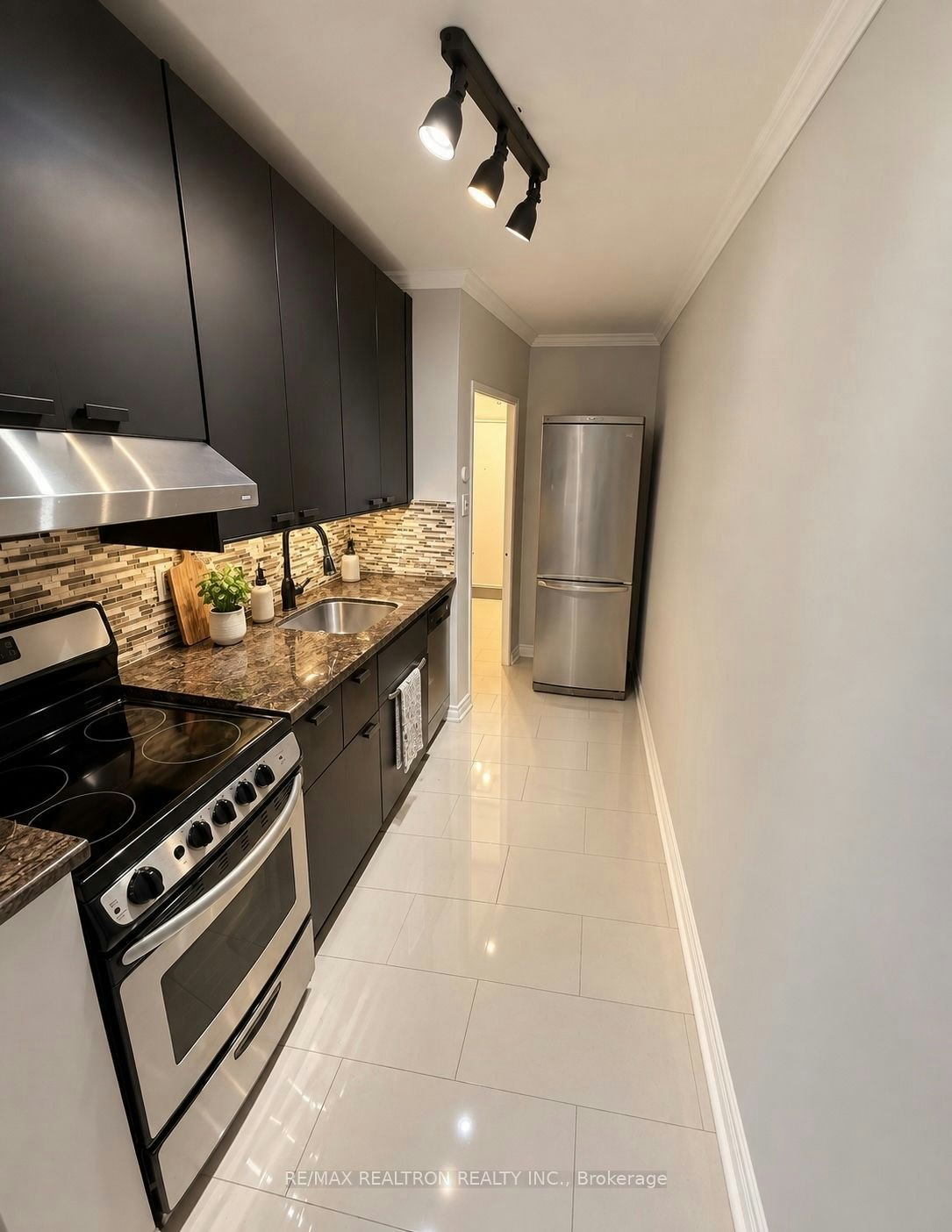 106-2 Ridelle Avenue, Toronto, ON, M6B 1H4