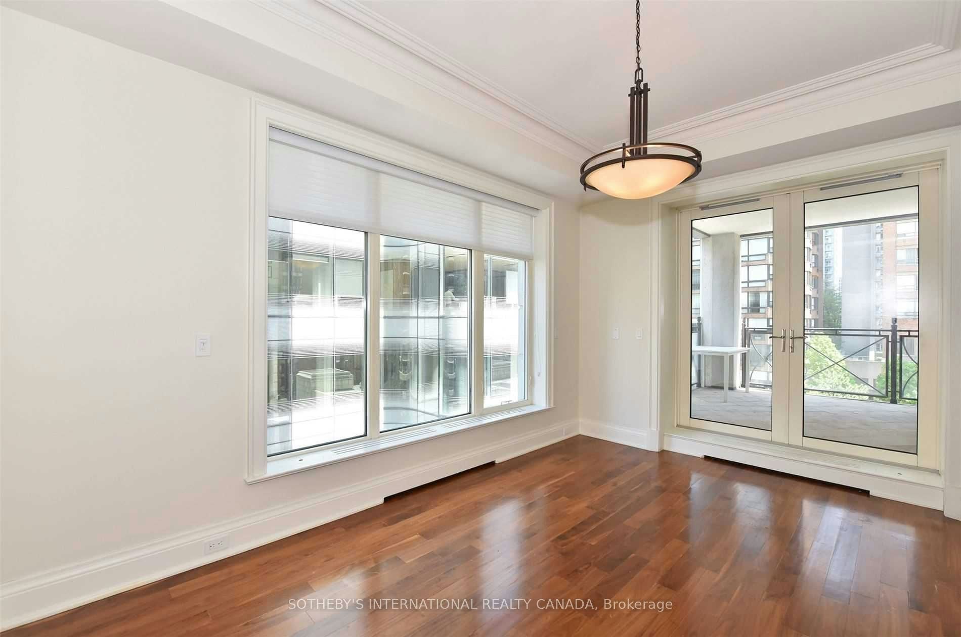 6D-1 St. Thomas Street, Toronto, ON, M5S 3M5