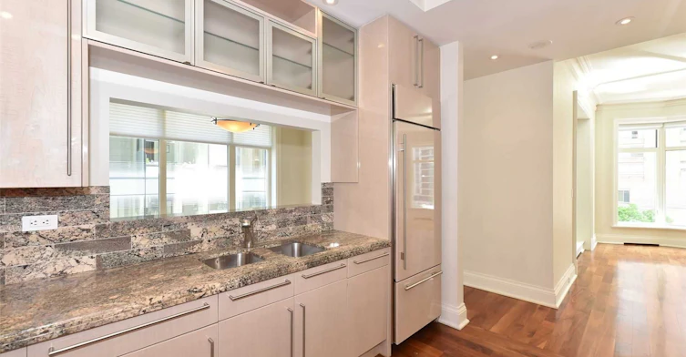 6D-1 St. Thomas Street, Toronto, ON, M5S 3M5 - 3