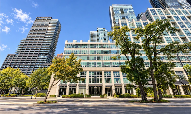 M05-350 Wellington Street W