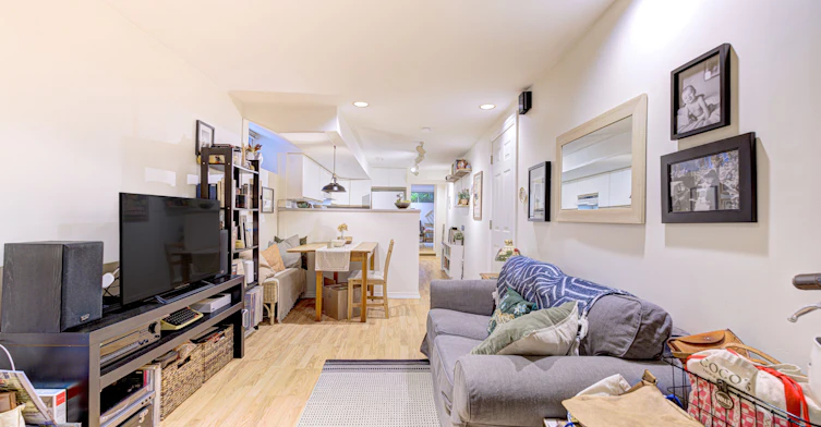 Basement-192 Albany Avenue, Toronto, ON, M5R 3C6 - 3
