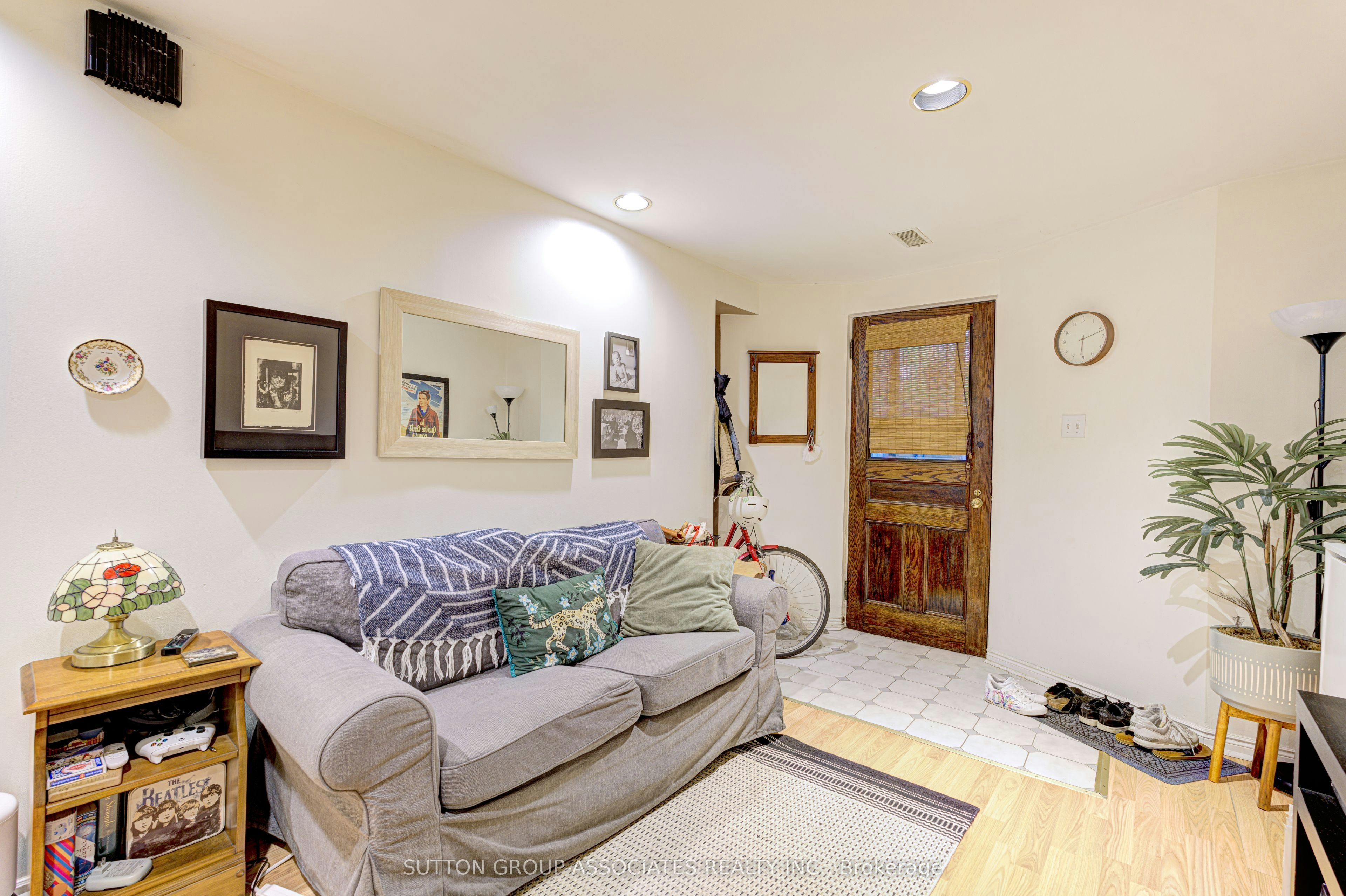 Basement-192 Albany Avenue, Toronto, ON, M5R 3C6 - 5