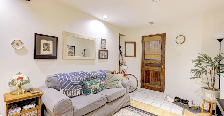 Basement-192 Albany Avenue, Toronto, ON, M5R 3C6 - 5