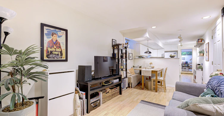 Basement-192 Albany Avenue, Toronto, ON, M5R 3C6 - 4