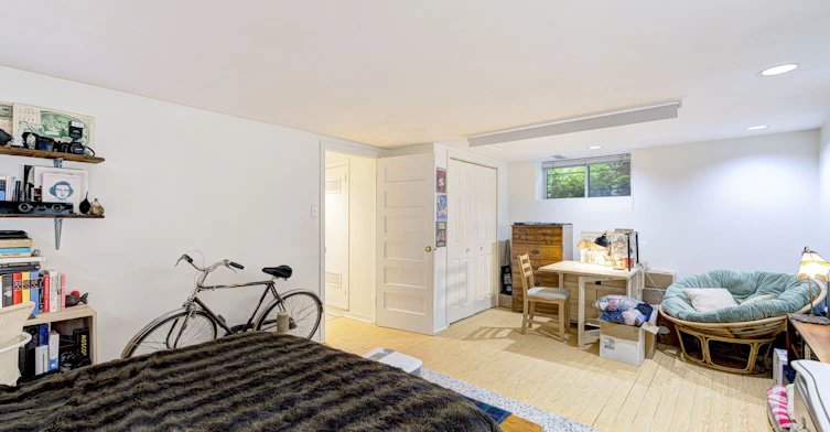 Basement-192 Albany Avenue, Toronto, ON, M5R 3C6 - 9