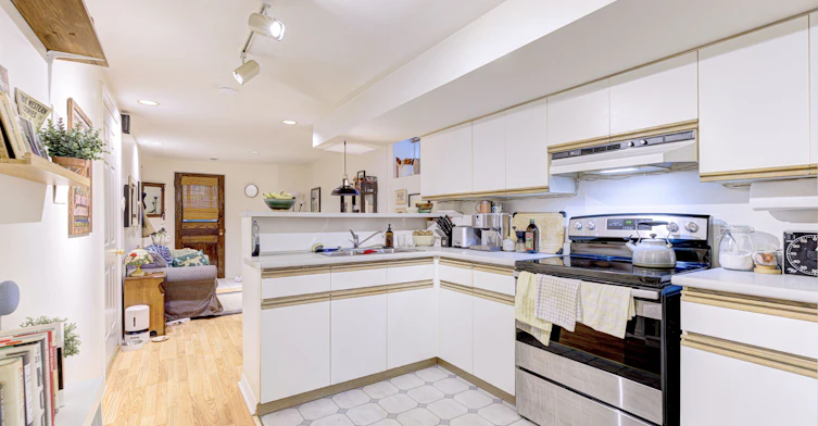Basement-192 Albany Avenue, Toronto, ON, M5R 3C6 - 17