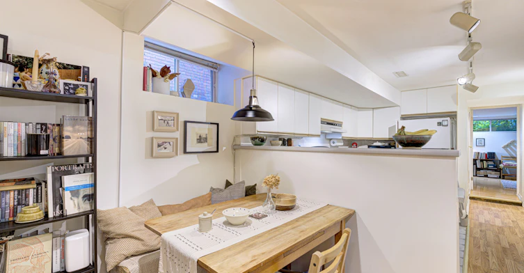 Basement-192 Albany Avenue, Toronto, ON, M5R 3C6 - 7