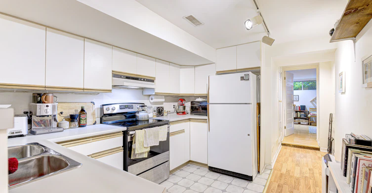 Basement-192 Albany Avenue, Toronto, ON, M5R 3C6 - 16