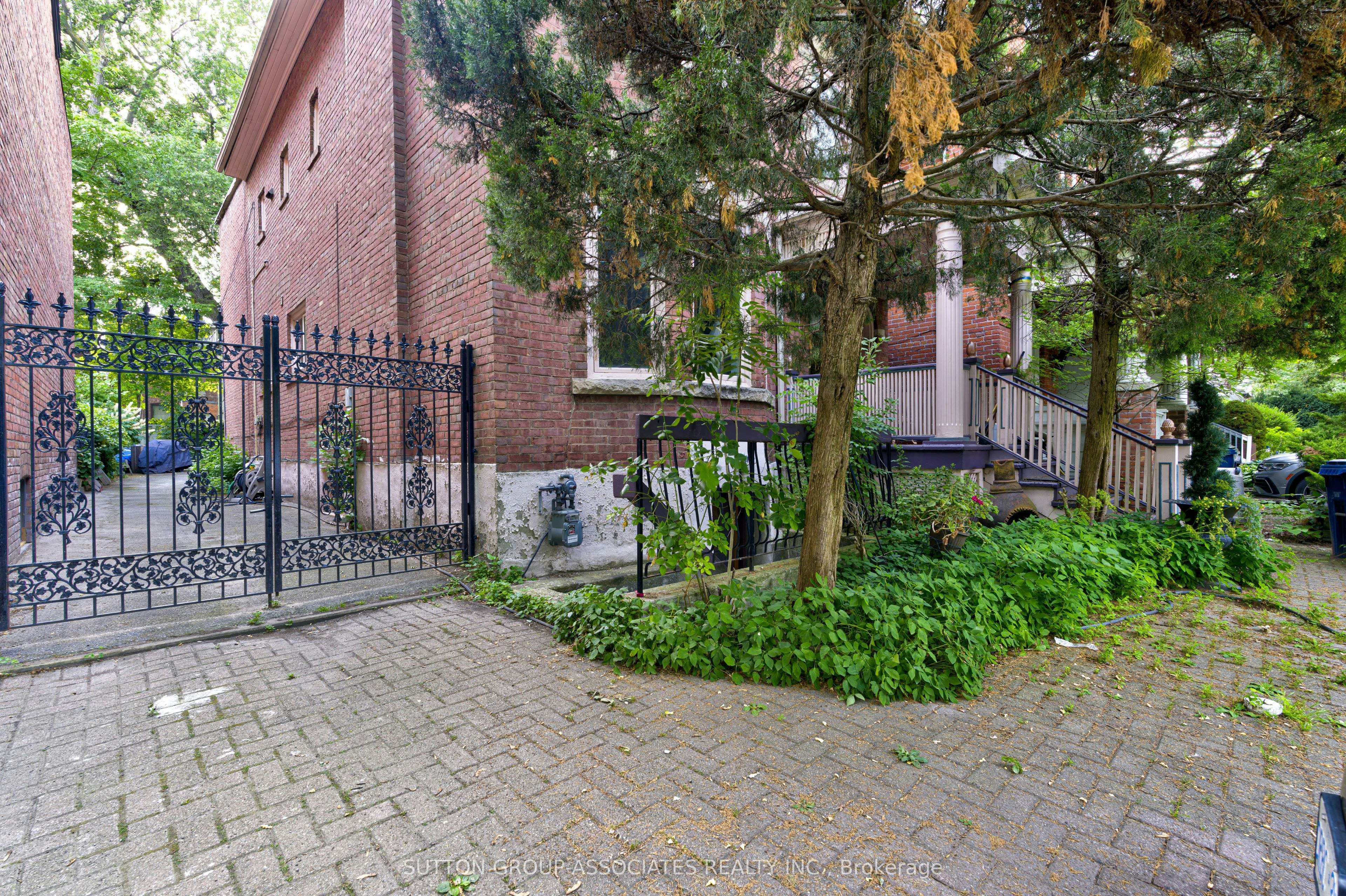 Basement-192 Albany Avenue, Toronto, ON, M5R 3C6