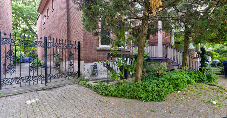Basement-192 Albany Avenue, Toronto, ON, M5R 3C6