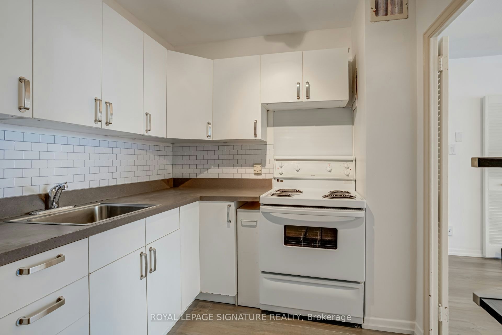 401-60 Montclair Avenue, Toronto, ON, M5P 1P7 - 11