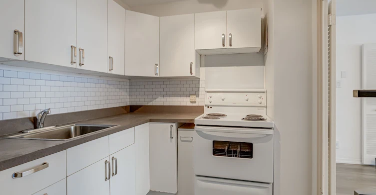 401-60 Montclair Avenue, Toronto, ON, M5P 1P7 - 11