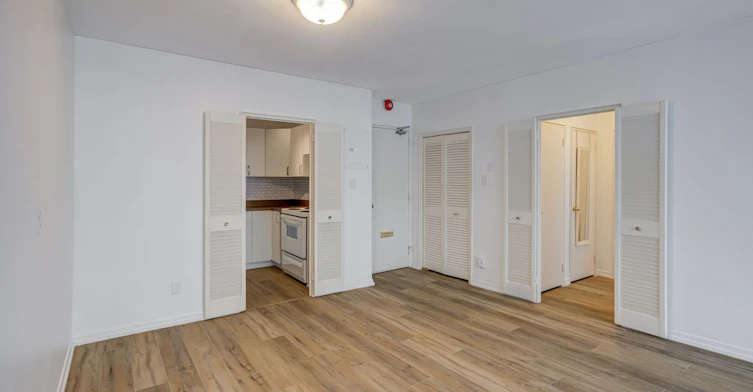 401-60 Montclair Avenue, Toronto, ON, M5P 1P7 - 6